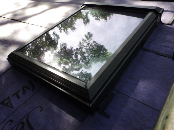 天窓周りの納まりです