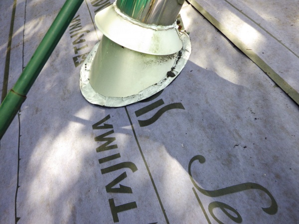 煙突周りの納まりです