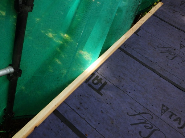 ケラバ包み板金下地の取り付け終了です