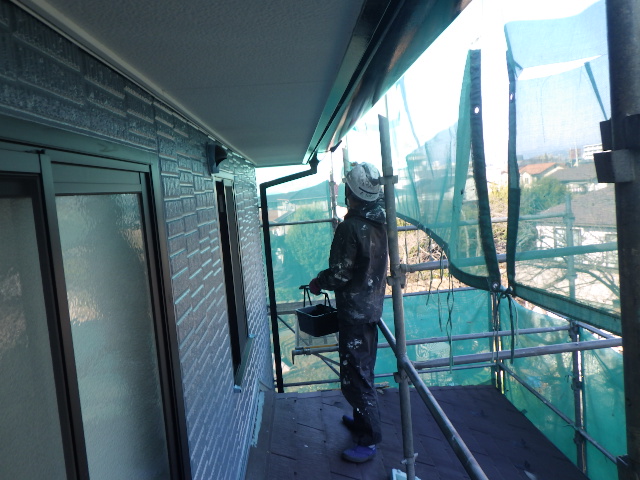 付帯部の上塗り中です