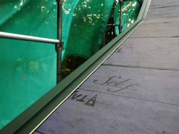 ケラバ包み板金の取り付け終了です