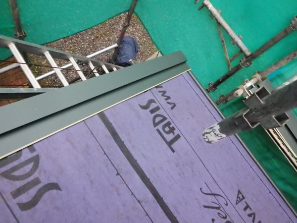 ケラバ包み板金の取り付け終了です