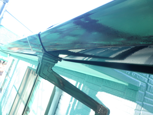 軒樋の上塗り終了です