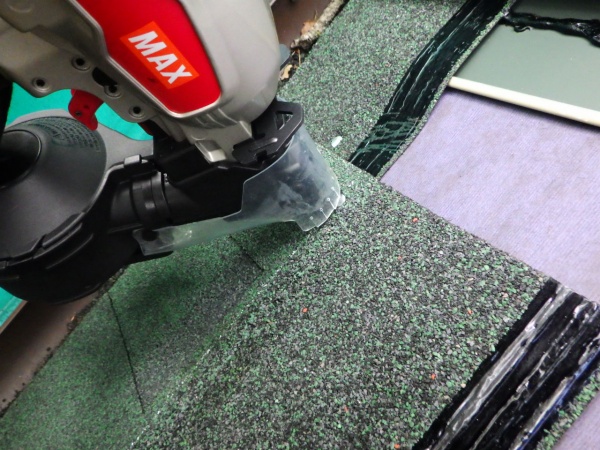 ルーフの固定中です