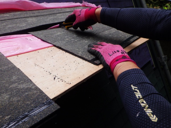 ルーフの加工中です