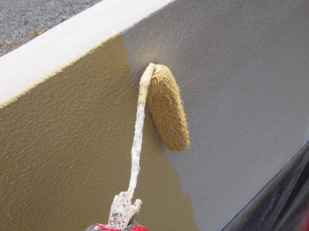 中塗り塗装中