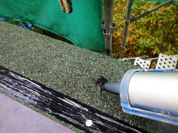 １段目のシングルセメント塗布中です