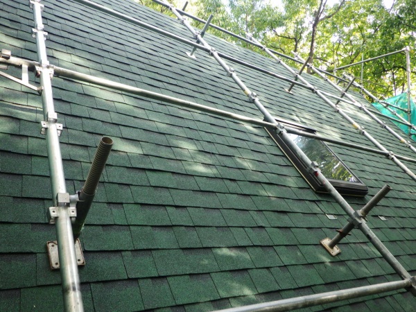 北面のルーフ貼り付けが終了しました