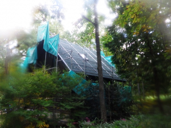 北面のルーフ貼り付けが終了しました