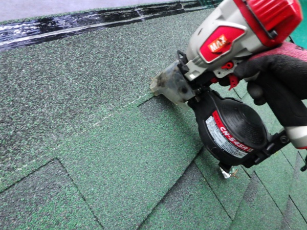 ルーフの固定中です