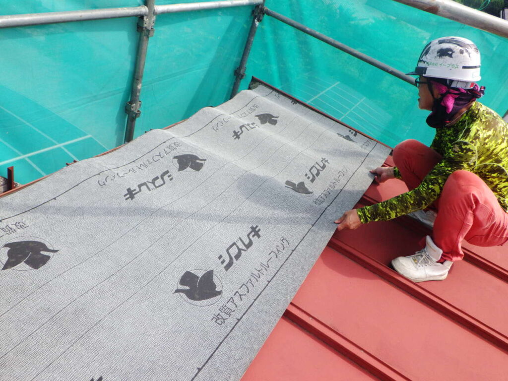 ルーフィング１段目の仮置き中です