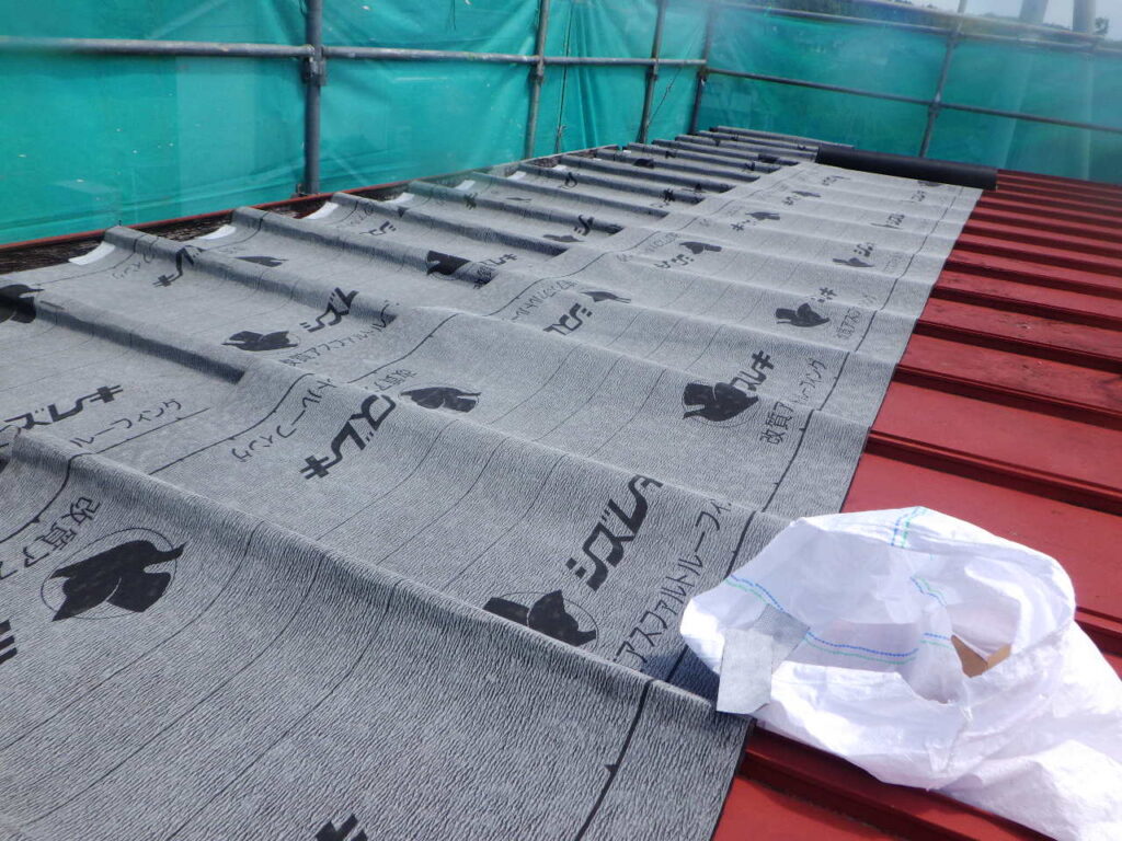 ルーフィング２段目の仮置き中です