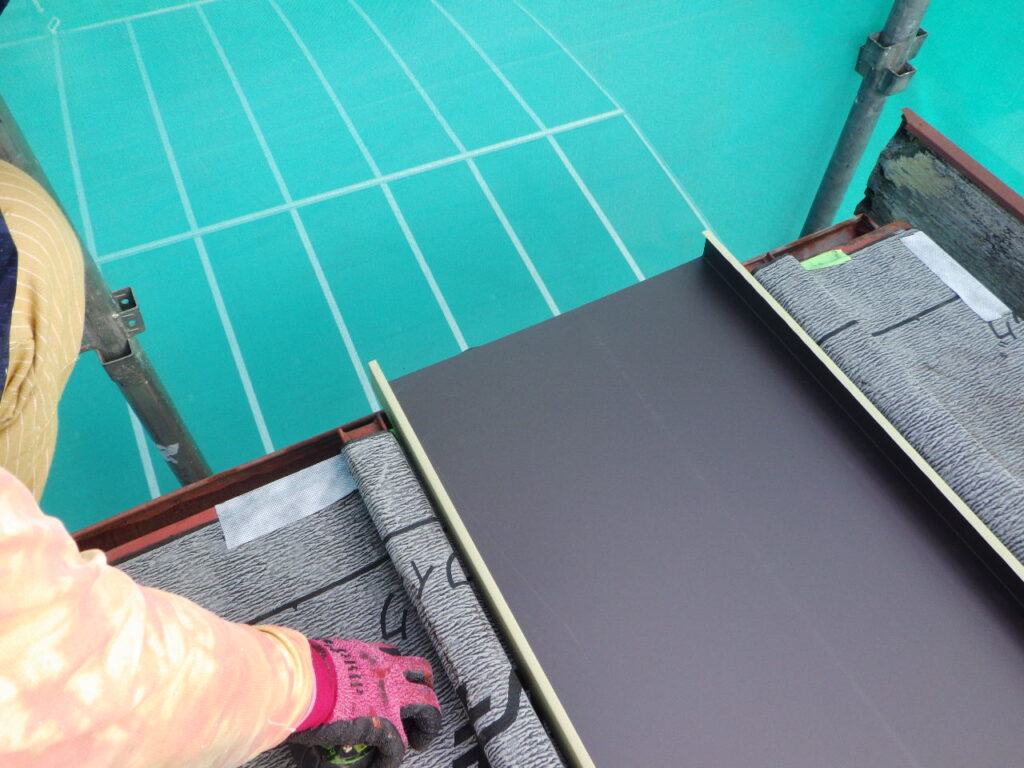 軒先側の加工中です