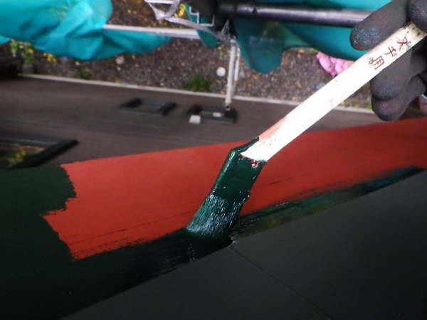 破風板の中塗り中です