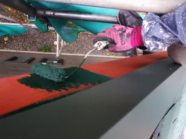 破風板の中塗り中です