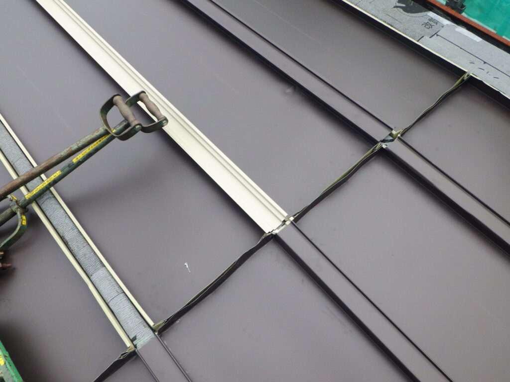 通し吊り子とキャプを仮置きしました