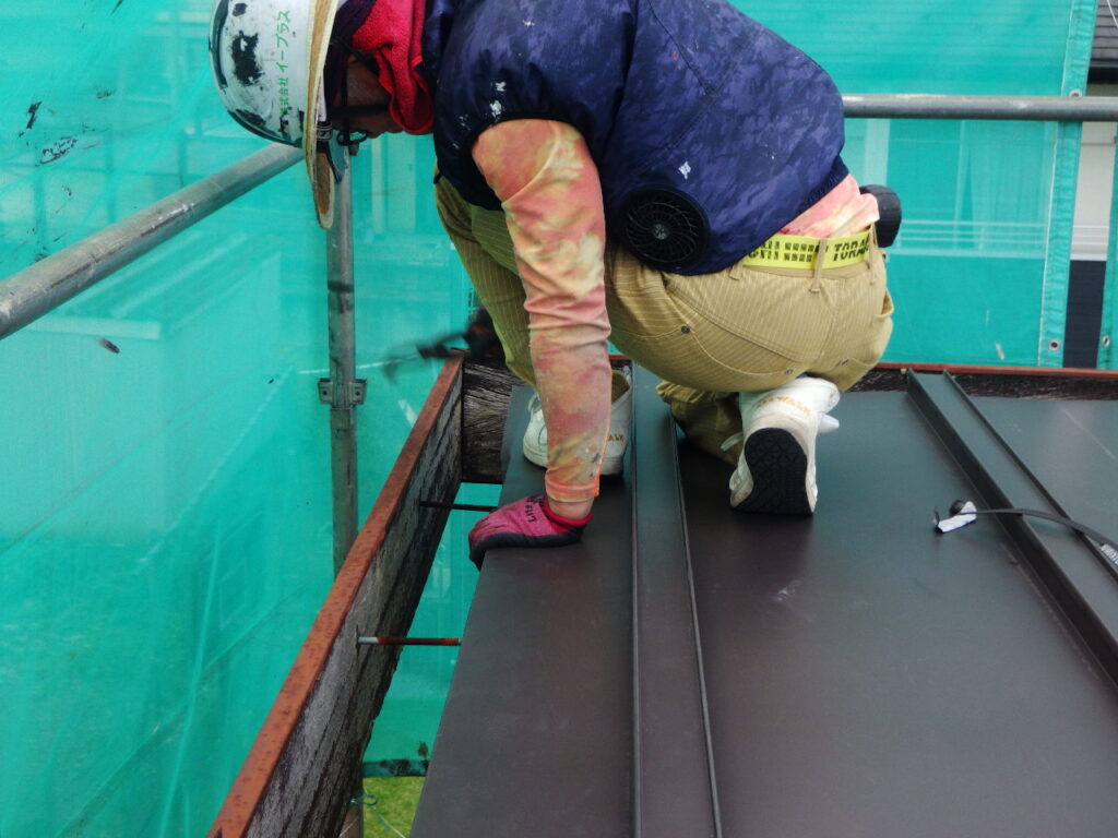 ケラバ側の納中です