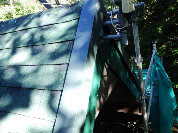 破風板の上塗り塗装が終了しました