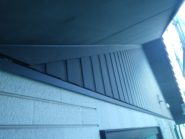 妻壁と軒天の施工前です