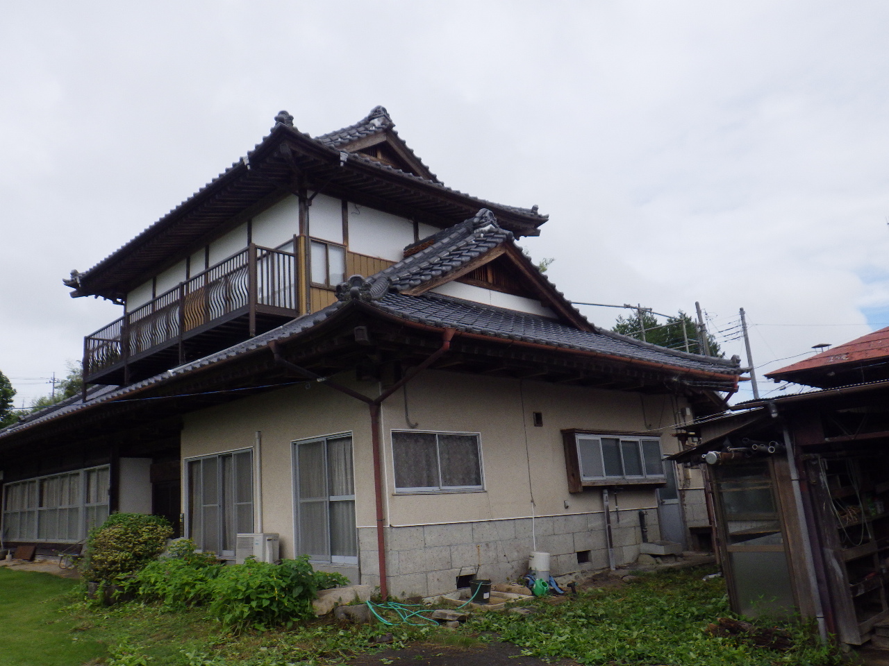 建物全景から屋根形状を確認