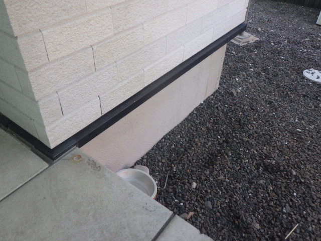 施工前の土台水切りの状態です