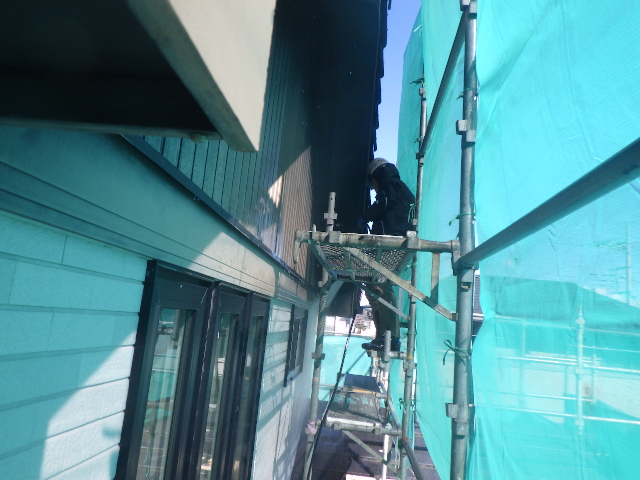外壁の高圧洗浄中です