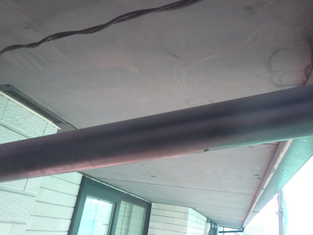 洗浄後の雨樋の状態です