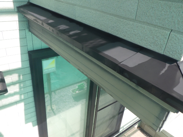 洗浄後の庇の状態です