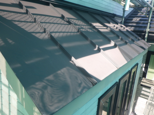 洗浄後の庇の状態です