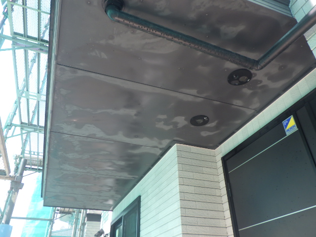 洗浄後の軒天の状態です