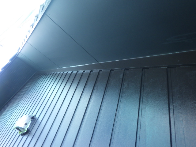 軒天取り合いの塗装終了です