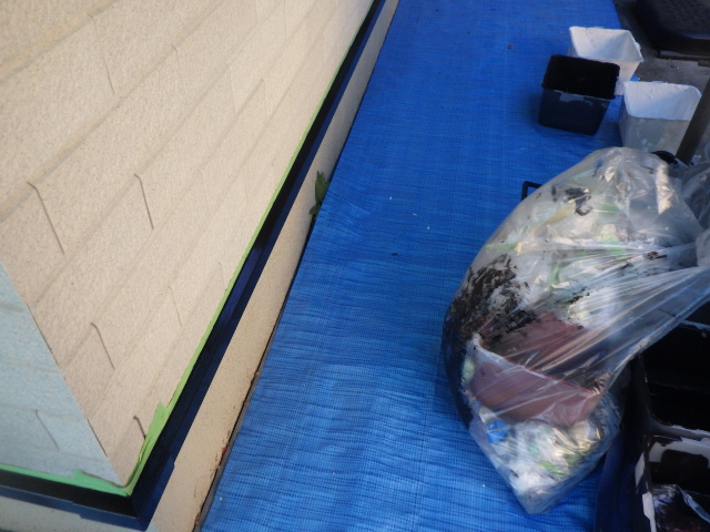 土台水切りの中塗り終了です