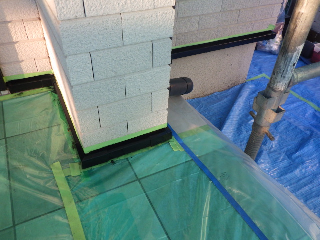 土台水切りの中塗り終了です