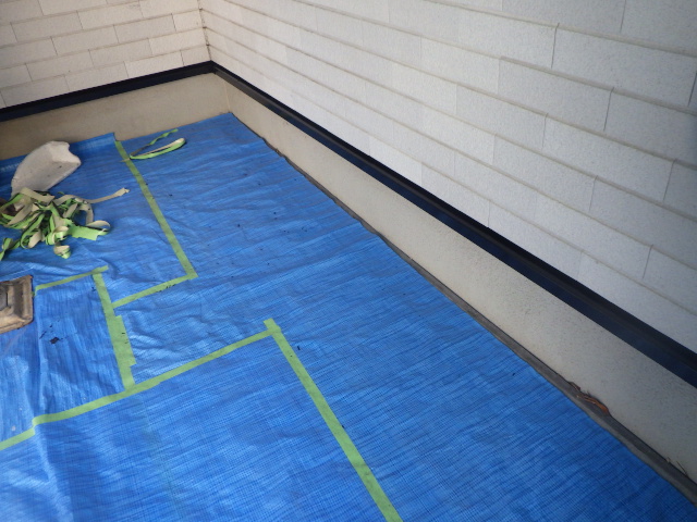 土台水切りの上塗り終了です