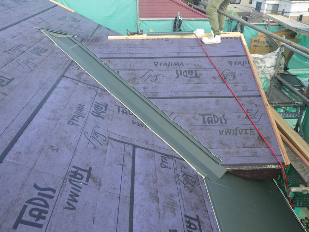 谷樋の取り付け終了です