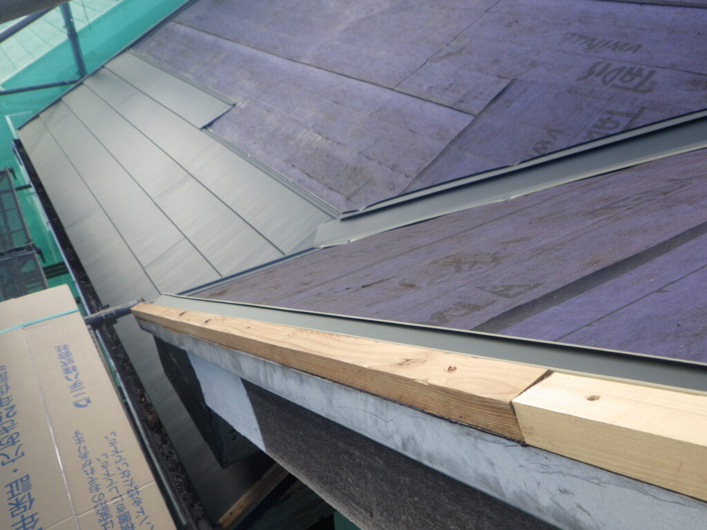 谷樋の取り付け終了です