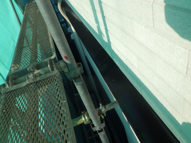 中間水切りと幕板の施工後です