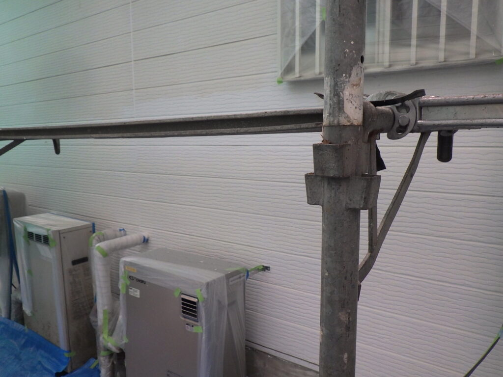 南面外壁の下塗り終了です