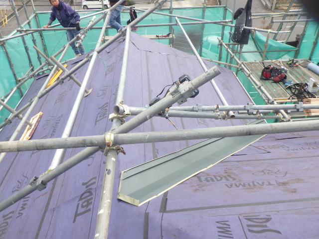 谷樋の取り付け終了です