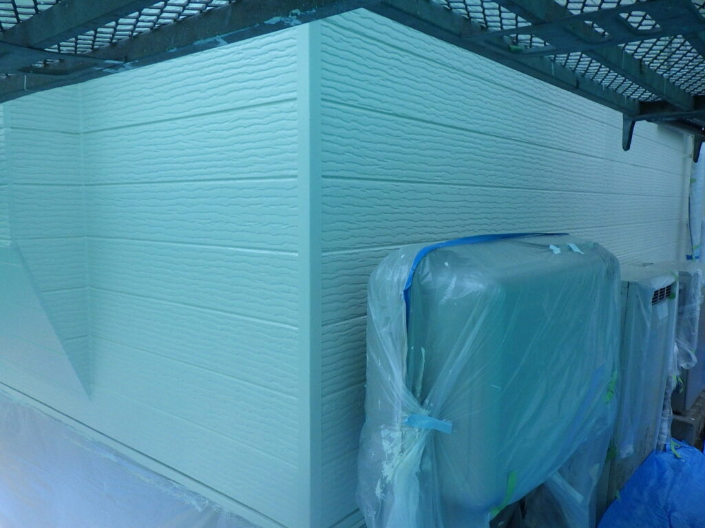 外壁中塗りが終了しました