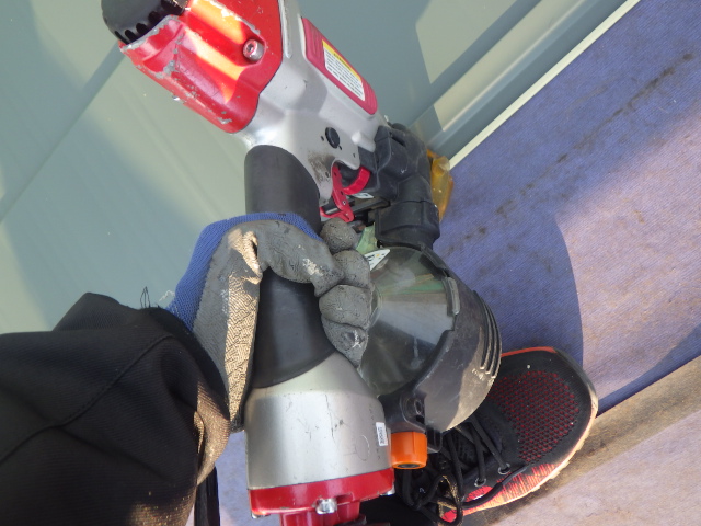 ルーフの取り付け中です