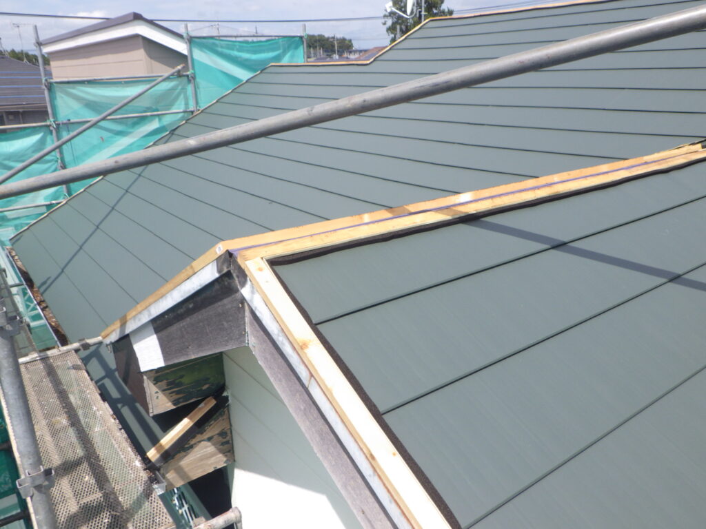 横暖ルーフの貼り付け終了です