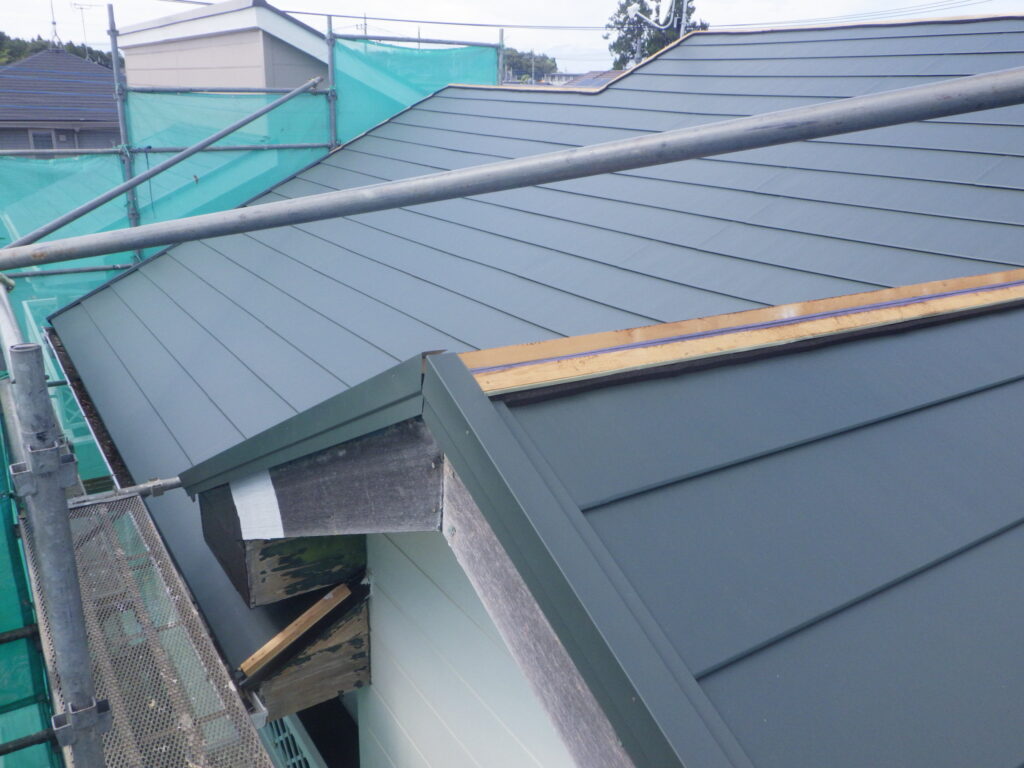 ケラバ包み板金の取り付け終了です