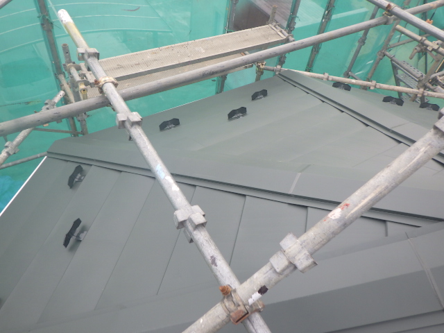 大屋根が完工しました