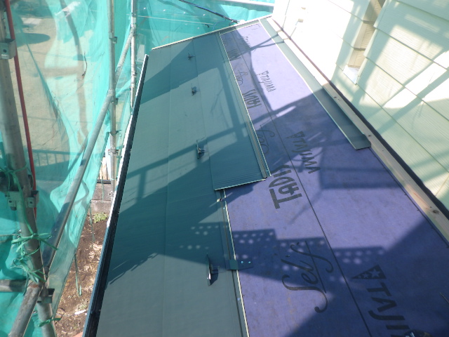 雪止めの取り付け中です