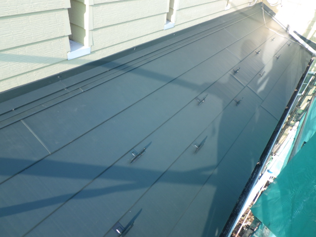 下屋根のカバー工事が終了しました