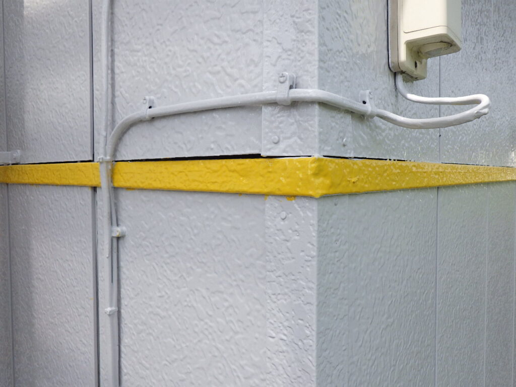 見切り材の塗装終了です