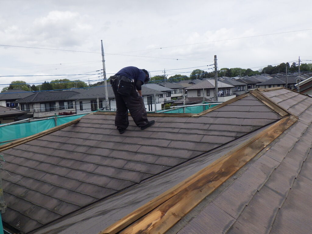 棟木の撤去中です