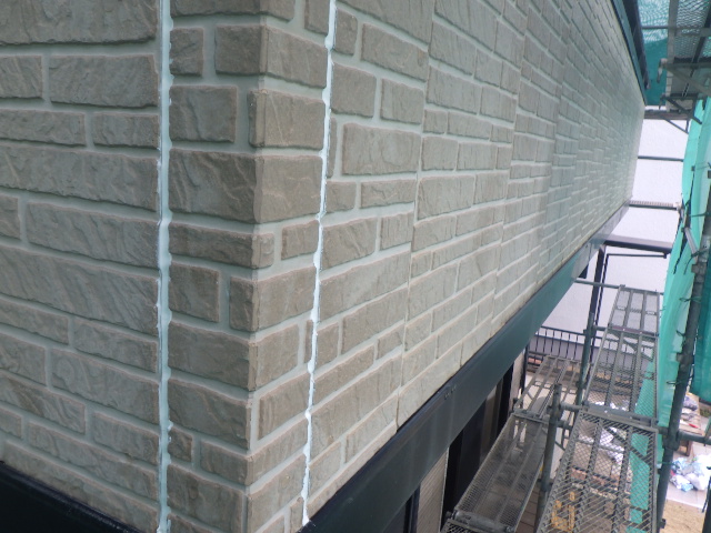 中段のシーリング打ち替えが終了しました