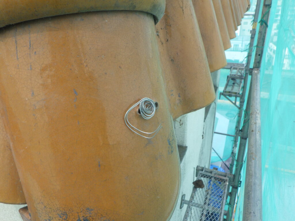 丸瓦を固定しました